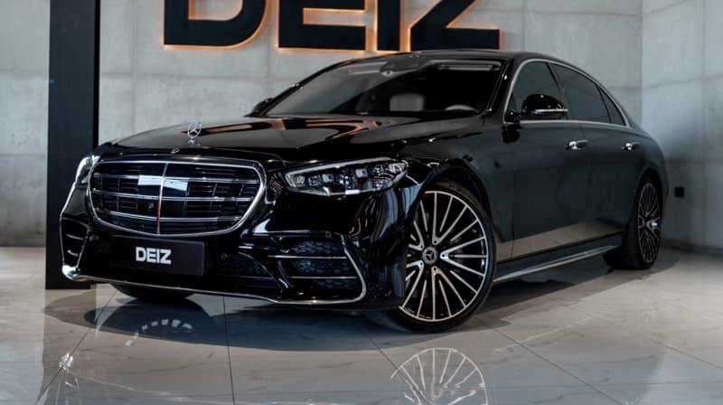 Mercedes-Benz S500 black 2022